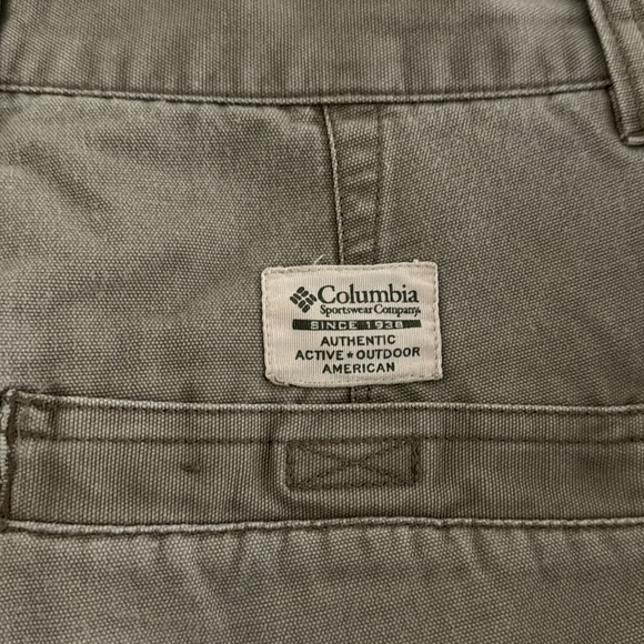 Vintage Columbia Cargo style utility pant. Regular/loose fit. 32-33”waist. - Picture 8 of 16